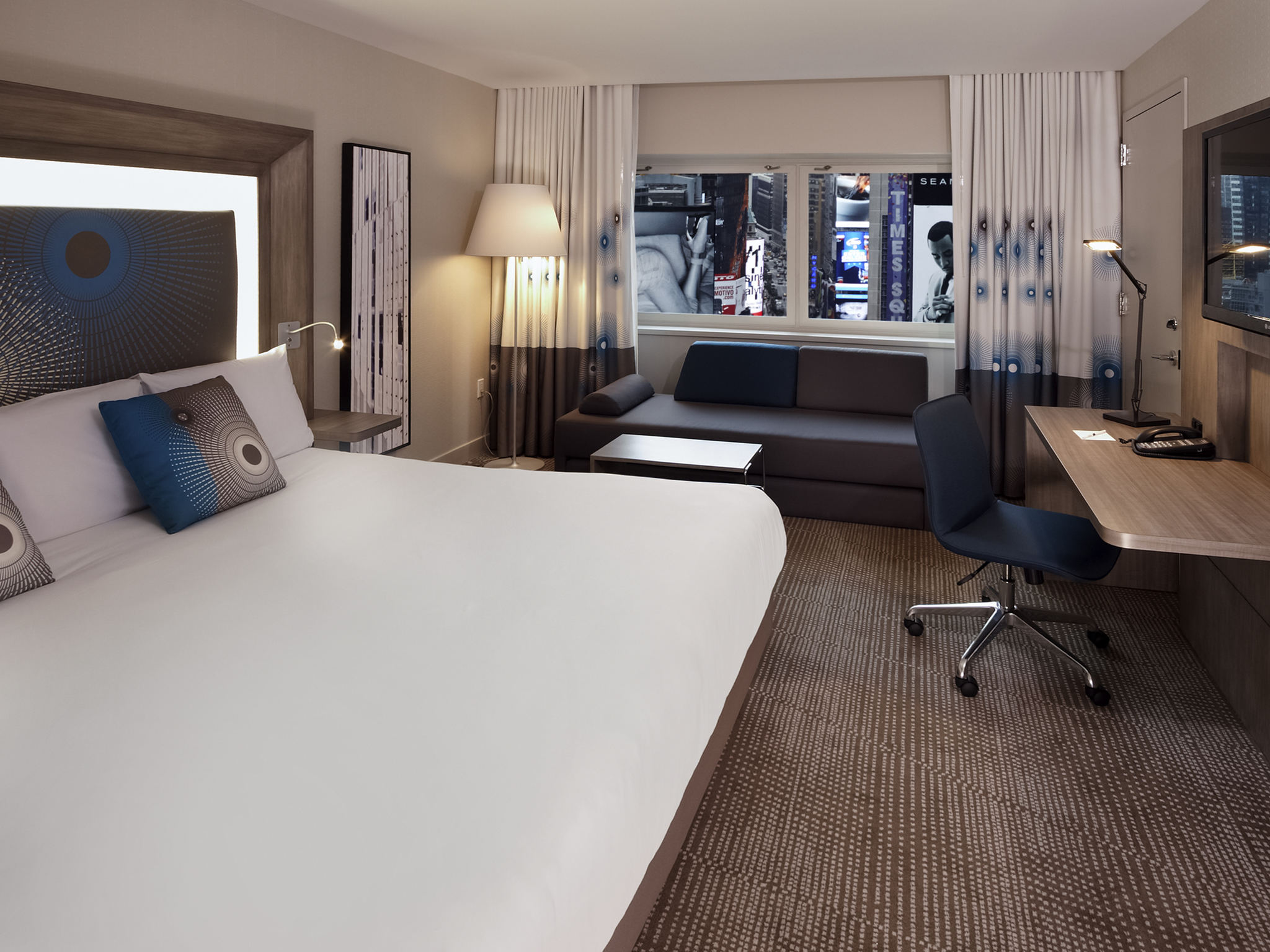 Square rooms. Новотель интерьер. Отель Нью Йорк с двумя комнатами. Novotel New York. Novotel New.