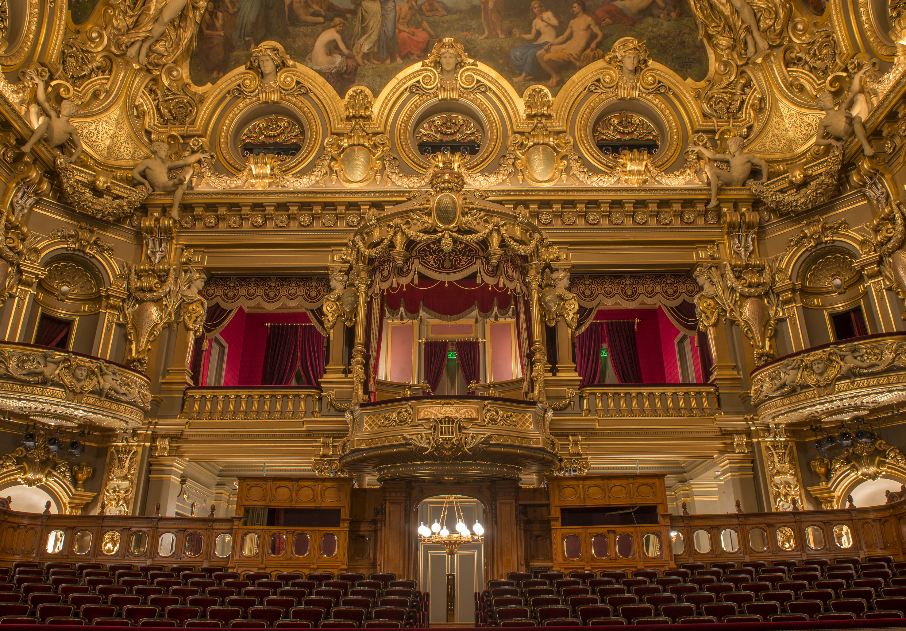 Самые большие оперы. Зал Гарнье Монако. Оперный театр Монте-Карло. Монте Карло Монако театр. Оперный театр в Монако.