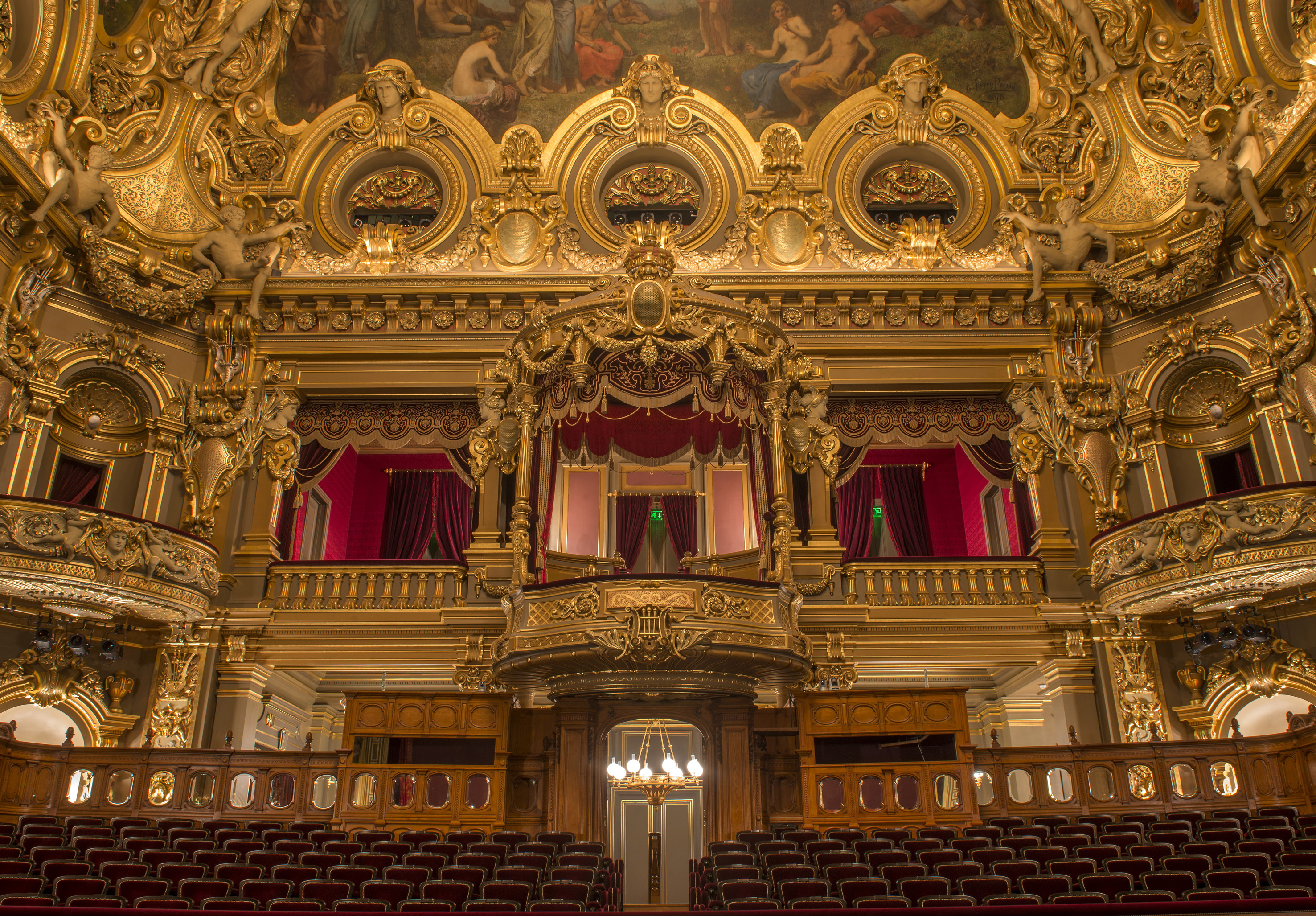 Theatre main. Зал Гарнье Монако. Оперный театр Монте-Карло. Монте Карло Монако театр. Оперный театр в Монако.