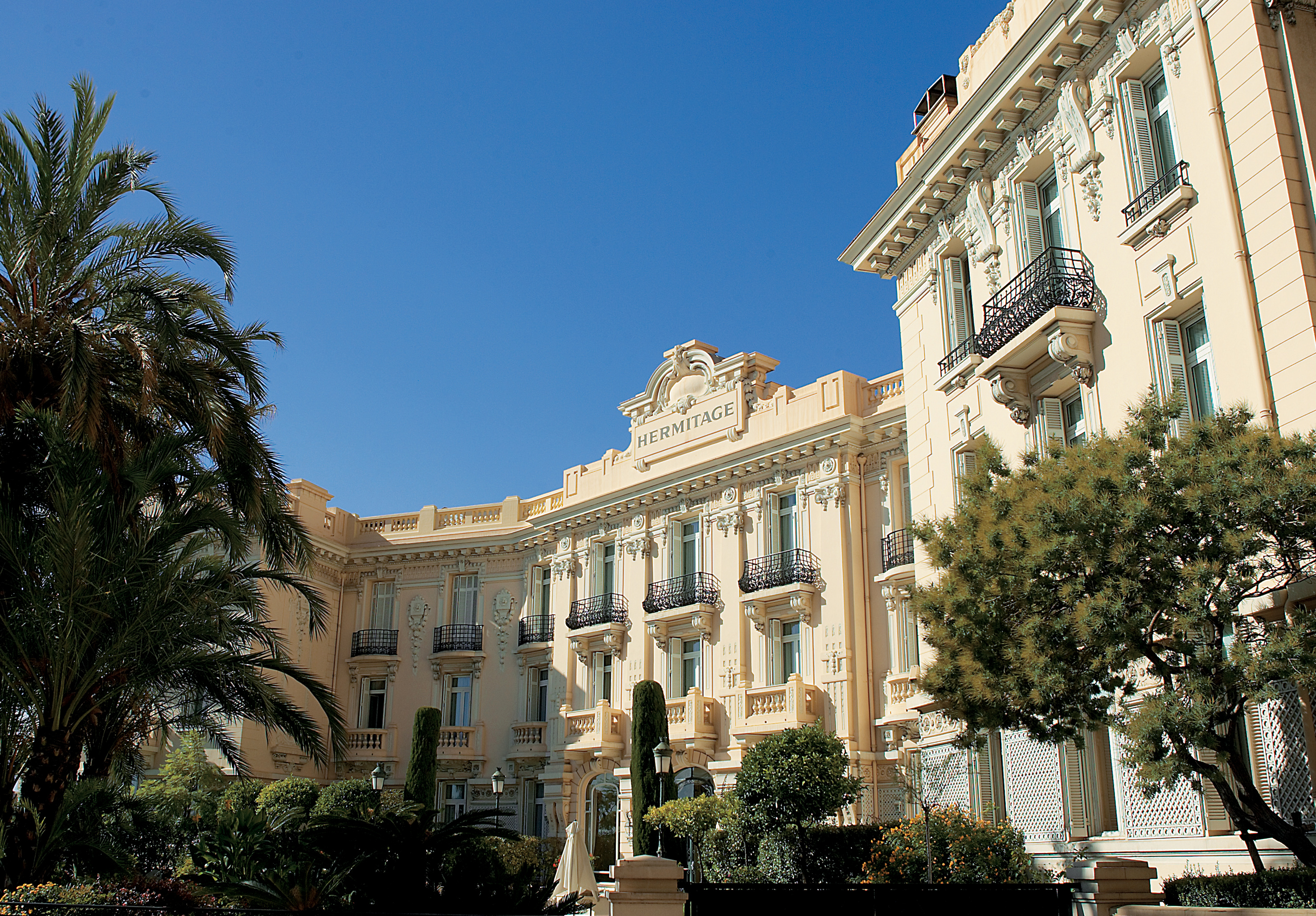 Monte carlo hotel. Монако отели Монте Карло. Монако отель Hermitage. Отель Эрмитаж Монте Карло. Монако гостиница Эрмитаж.